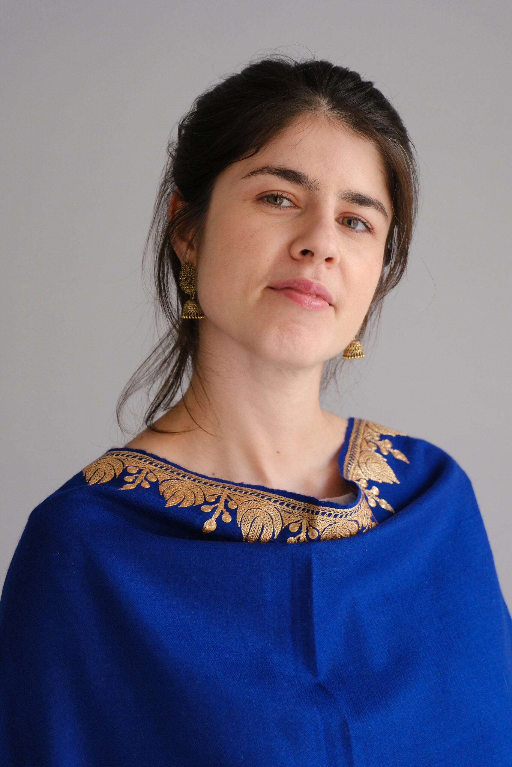 Read more about the article How to Style a Kashmiri Pashmina Shawl for Every Season